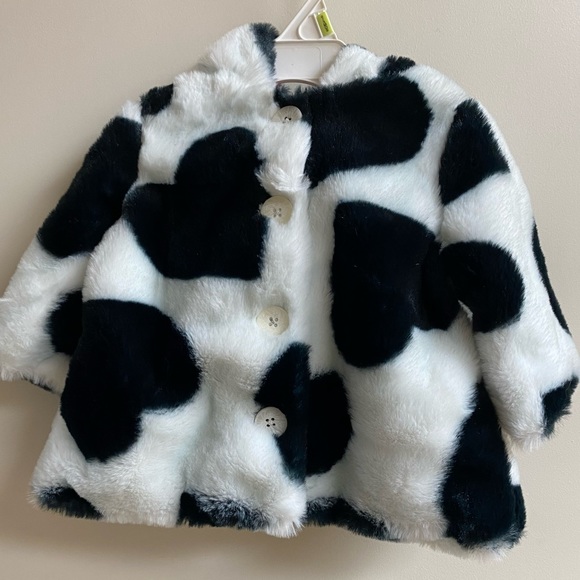 First Impressions Other - 🎊HP 🎊 Girl’s Outerwear Angel White Black and Wax Faux Fur Shell